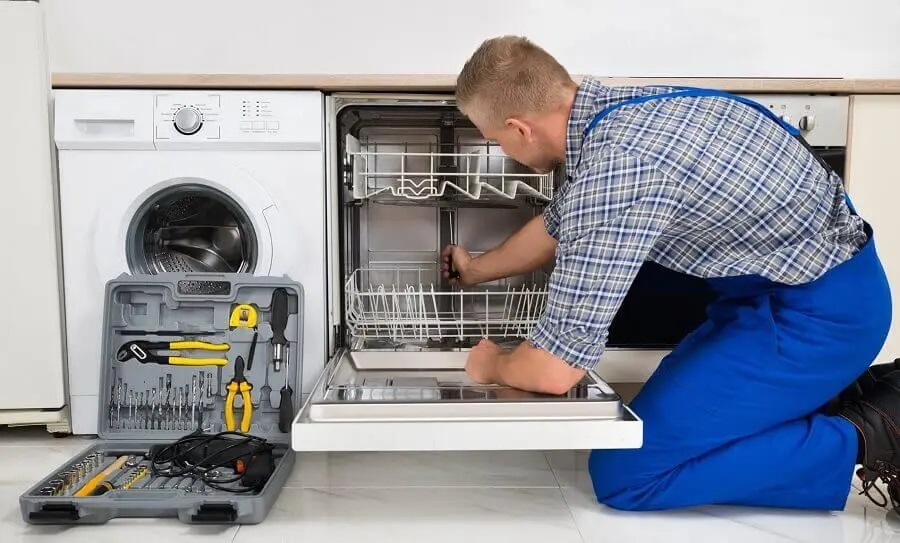 Çubuk Warmhaus servisi teknisyen ekibi beyaz eşya tamiri yaparken